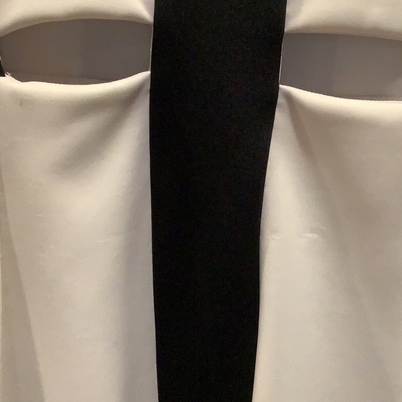 4/$12 Adorable dress - Picture 2 of 3